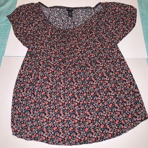 Torrid flower flows well top. Size 2x